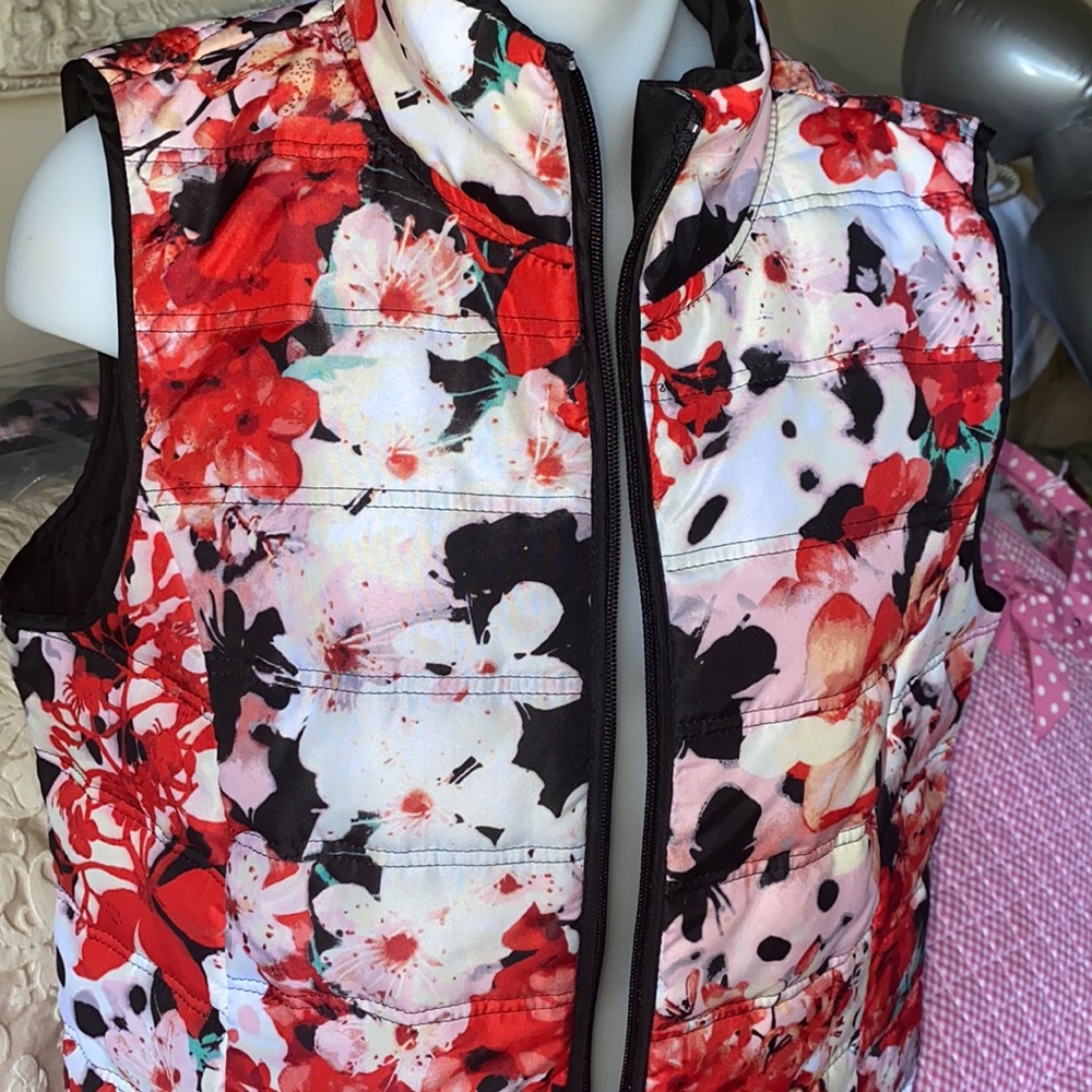 Onque Casual floral women’s vest size medium